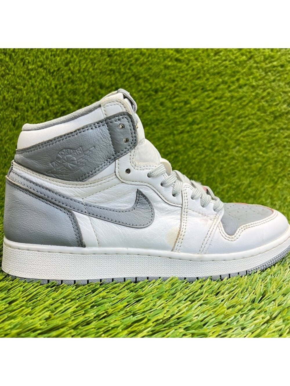Nike Air Jordan 1 Retro High OG Boys Size 6.5Y Gray Basketball Shoes Sneakers